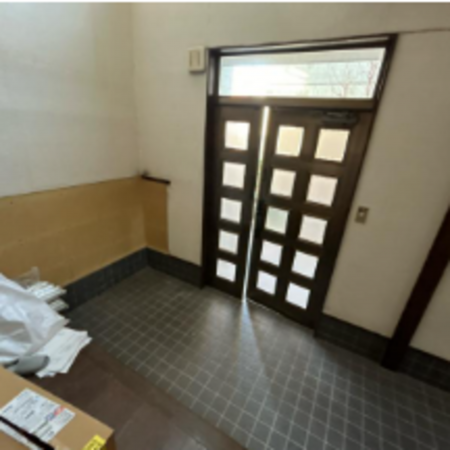 静岡市駿河区聖一色、中古一戸建ての玄関画像です