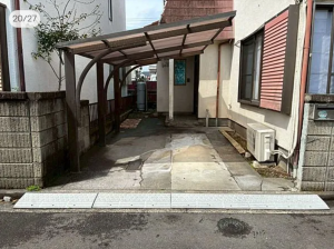 静岡市駿河区中島、中古一戸建ての駐車場画像です