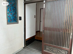 静岡市駿河区中島、中古一戸建ての玄関画像です