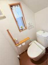 静岡市駿河区桃園町、中古一戸建てのトイレ画像です