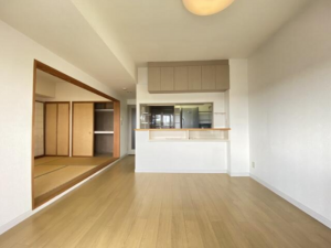 静岡市駿河区桃園町、マンションの内装画像です
