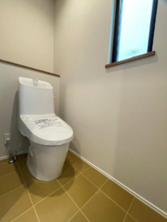 静岡市駿河区敷地、新築一戸建てのトイレ画像です