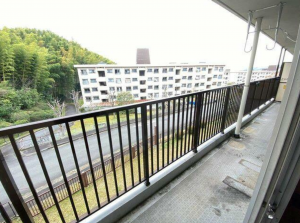 京都市伏見区醍醐上ノ山町、マンションのバルコニー画像です