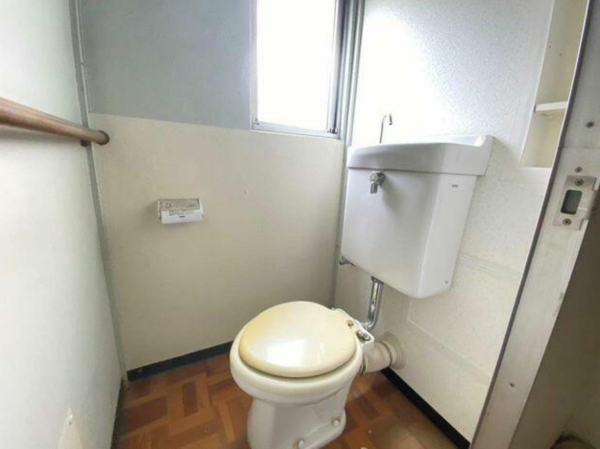 京都市伏見区醍醐上ノ山町、マンションのトイレ画像です