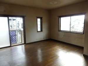 京都市伏見区新町、中古一戸建ての居間画像です