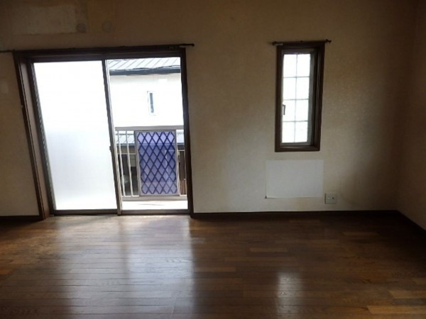 京都市伏見区新町、中古一戸建ての居間画像です