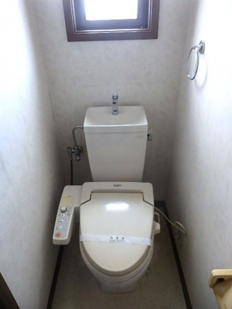 京都市伏見区新町、中古一戸建てのトイレ画像です