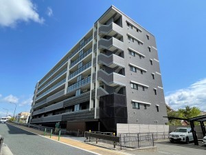 京都市伏見区景勝町、マンションの外観画像です