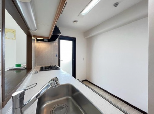 京都市伏見区深草大亀谷内膳町、マンションの画像です