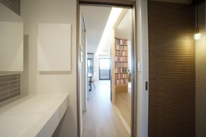 京都市右京区、マンションの洗面画像です