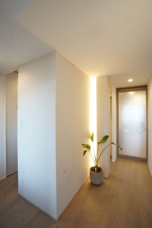 京都市右京区、マンションの玄関画像です
