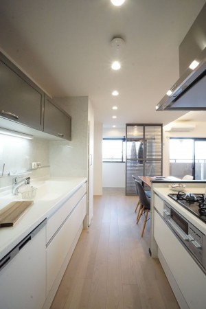 京都市右京区、マンションのキッチン画像です