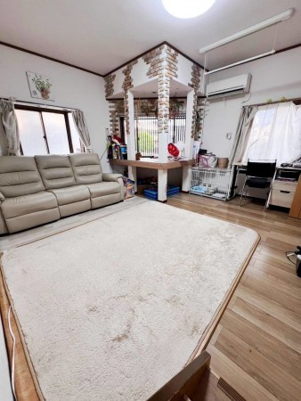 京都市伏見区中島河原田町、中古一戸建ての居間画像です