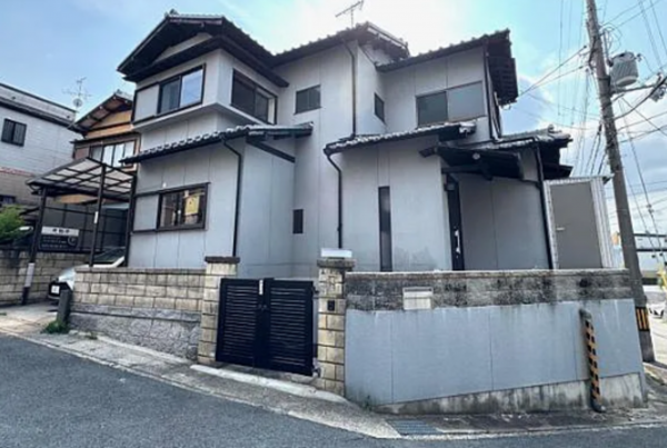 京都市伏見区深草大亀谷岩山町、中古一戸建ての画像です