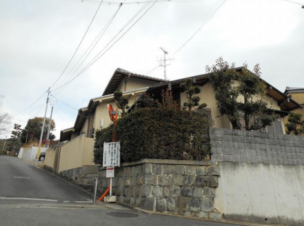 京都市伏見区深草石峰寺山町、中古一戸建ての画像です