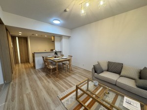 朝霞市膝折町、マンションの画像です
