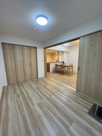 朝霞市膝折町、マンションの画像です