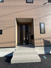 朝霞市宮戸、新築一戸建ての玄関画像です