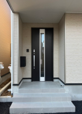 朝霞市宮戸、新築一戸建ての玄関画像です