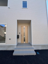 朝霞市宮戸、新築一戸建ての玄関画像です