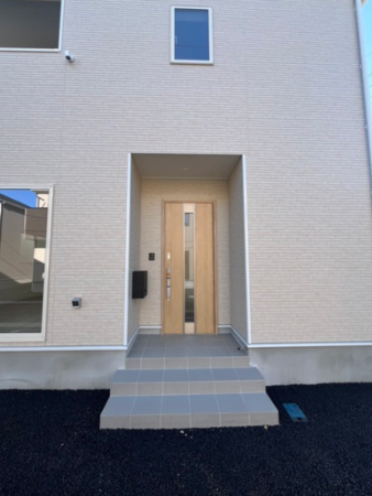 朝霞市宮戸、新築一戸建ての玄関画像です