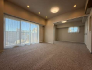 朝霞市三原、マンションの居間画像です