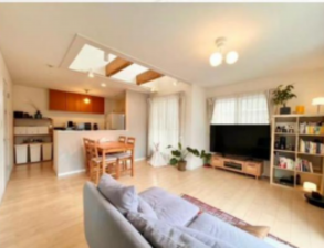 朝霞市宮戸、中古一戸建ての居間画像です