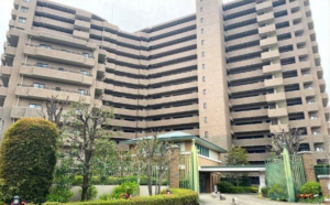 朝霞市三原、マンションの外観画像です