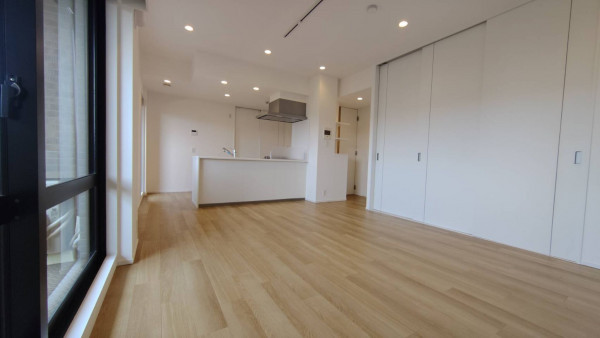 朝霞市三原、マンションの居間画像です