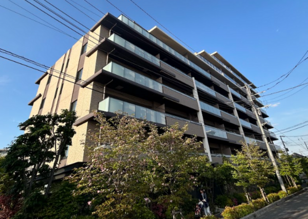 朝霞市根岸台、マンションの外観画像です