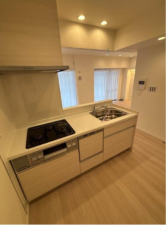 朝霞市栄町、マンションのキッチン画像です