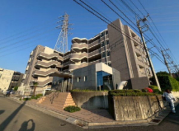 朝霞市栄町、マンションの外観画像です
