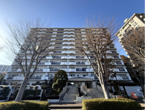 朝霞市泉水、マンションの画像です