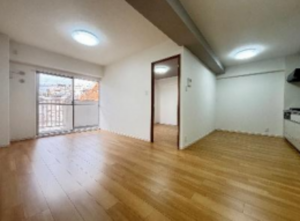 朝霞市根岸台、マンションの居間画像です