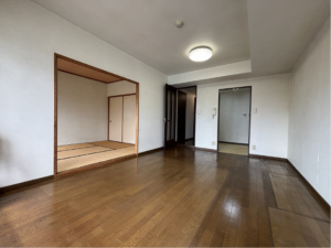 朝霞市膝折町、マンションの居間画像です