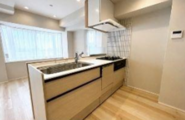 朝霞市岡、マンションのキッチン画像です