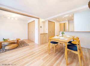 朝霞市栄町、マンションの居間画像です