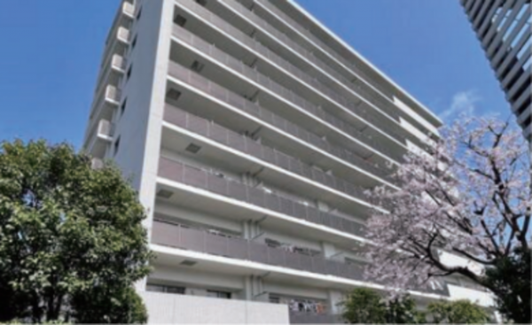 朝霞市泉水、マンションの外観画像です