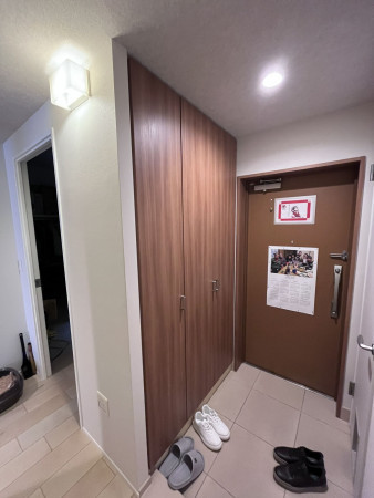 川口市青木、マンションの玄関画像です