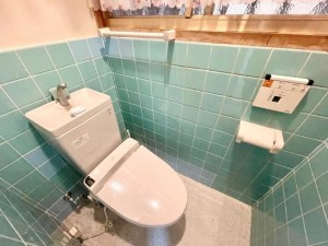 池田市鉢塚、中古一戸建てのトイレ画像です