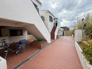 川西市寺畑、マンションの画像です