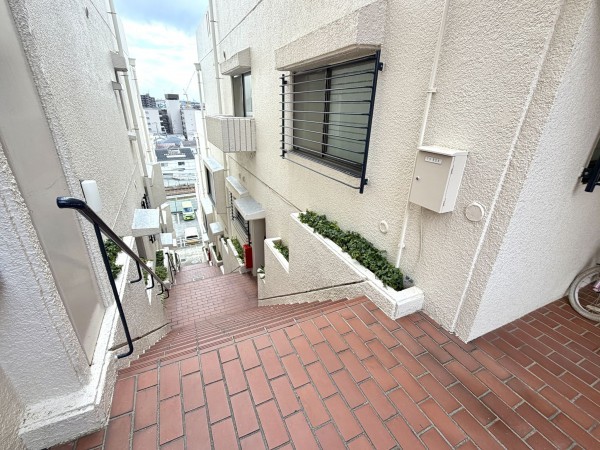 川西市寺畑、マンションの画像です