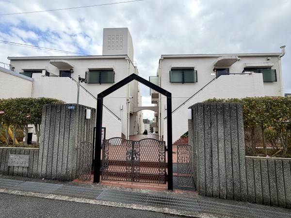 川西市寺畑、マンションの画像です