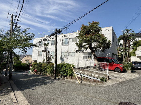 宝塚市雲雀丘、マンションの画像です