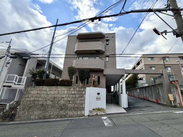 川西市寺畑、マンションの画像です