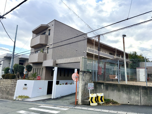 川西市寺畑、マンションの画像です