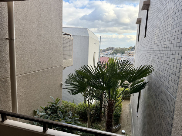 川西市寺畑、マンションの画像です