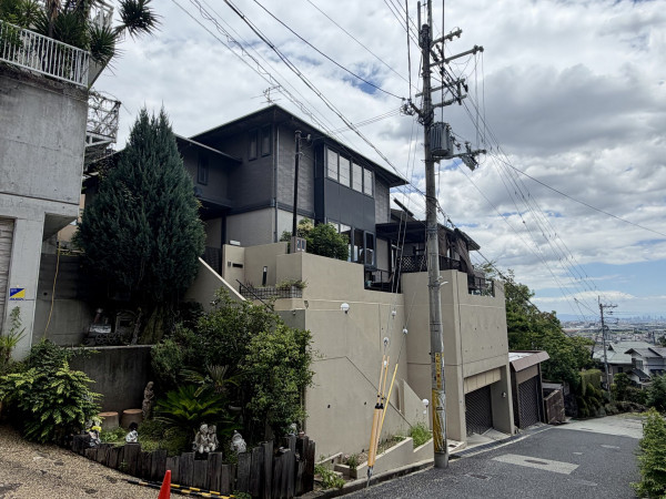 宝塚市雲雀丘山手、中古一戸建ての画像です