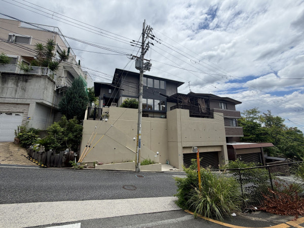 宝塚市雲雀丘山手、中古一戸建ての画像です