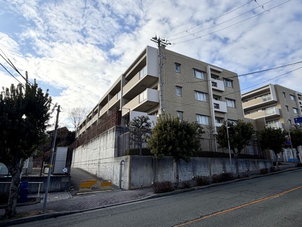 川西市花屋敷、マンションの画像です
